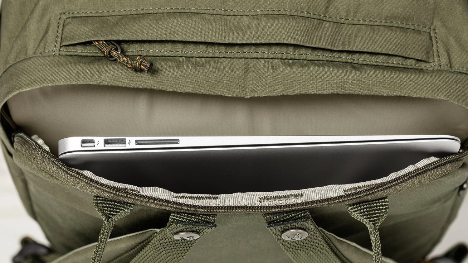 Specialized/FjAllrAven 20 Litre Cave Pack Back Pack - Green - Image 3