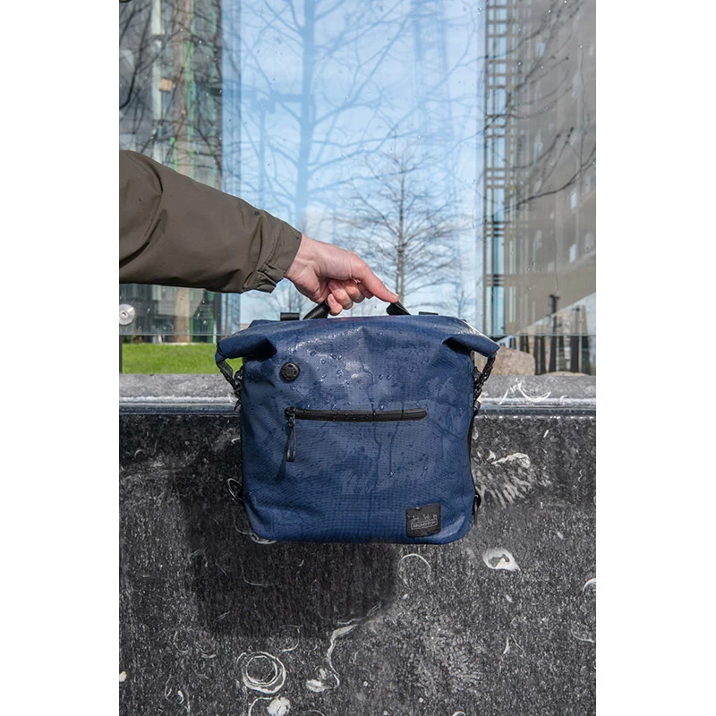 Brompton Borough Waterproof Bag With Frame - Small 9 Litres - Navy - Image 5